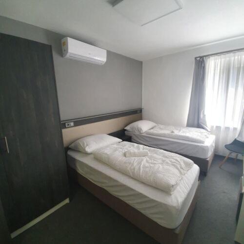 No Stress Panzio-Pizzeria-Sporttabor Bed & Breakfast Harkany Exterior photo